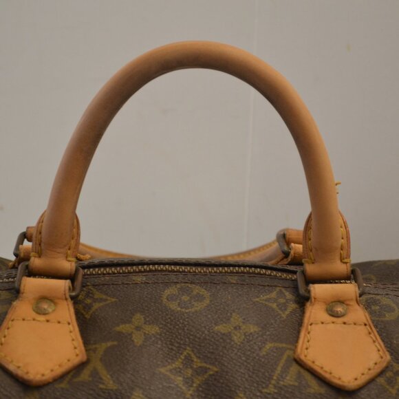 Authentic Louis Vuitton Speedy 30 Handbag With Certificate of Authenticity (GUC) - Picture 4 of 11